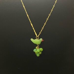 1559 Lenora Dame Vintage Green Bird with Grapes Glass Pendant Necklace